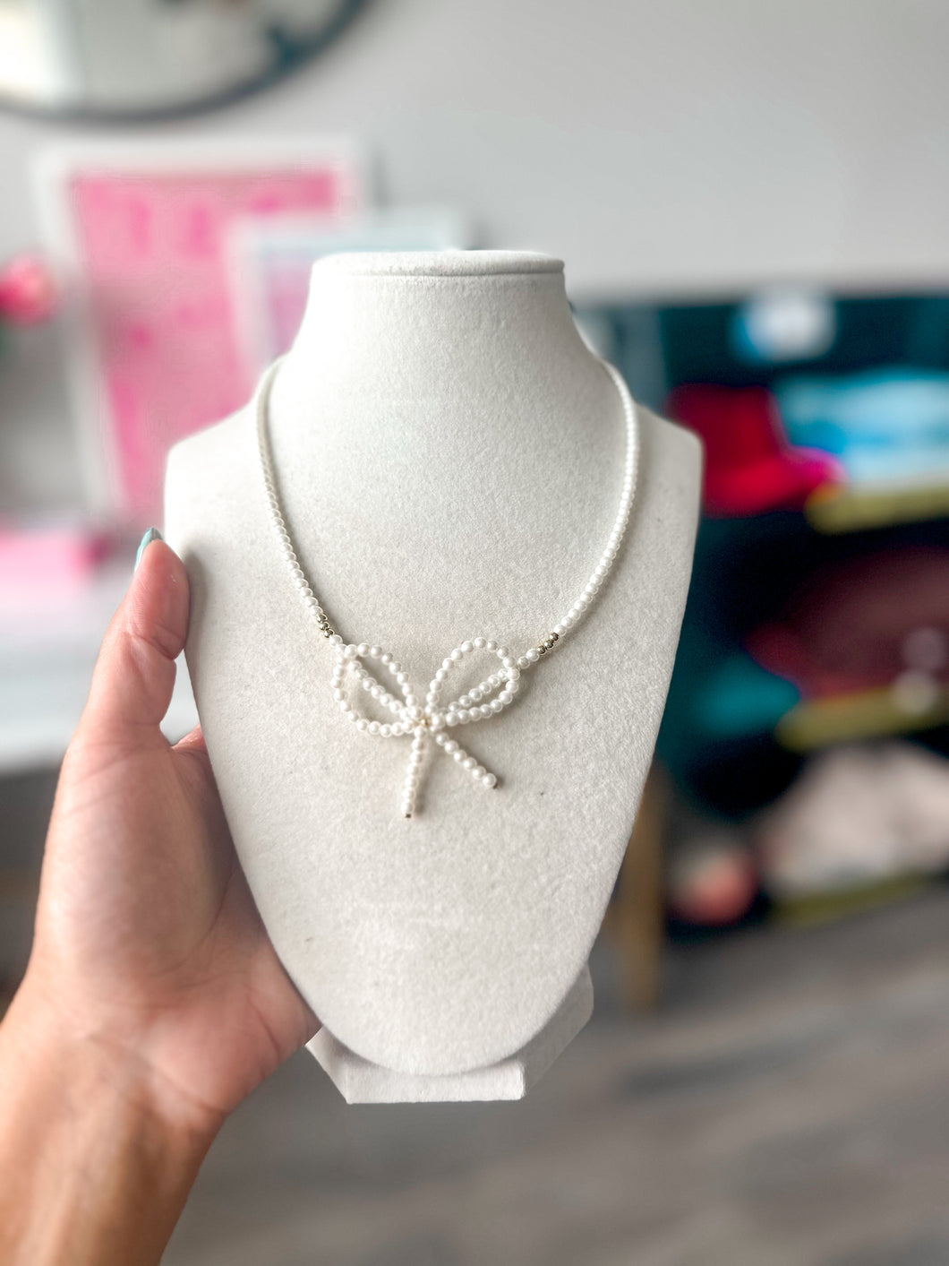 The Bow Necklace