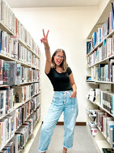 Load image into Gallery viewer, The Mia Jeans •lightwash•

