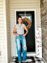 Load image into Gallery viewer, The Dolly Jeans
